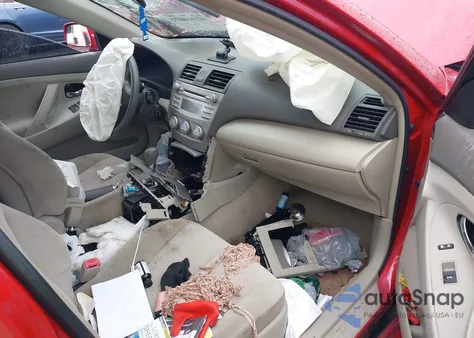 2010 Toyota Camry Le/Se/Xle z USA, uszkodzony, nr VIN 4T1BF3EK2AU044493